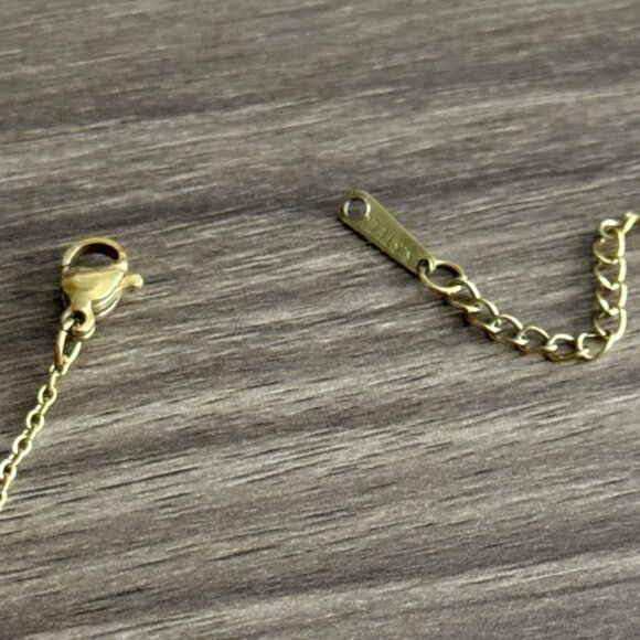 Butterfly Necklace Q287 - Picture 3 of 4